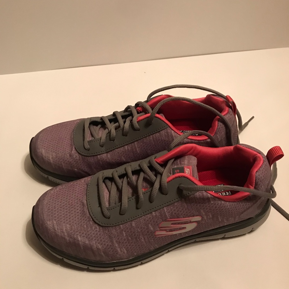 Skechers Women’s Size 9 Relaxed Fit Sneakers